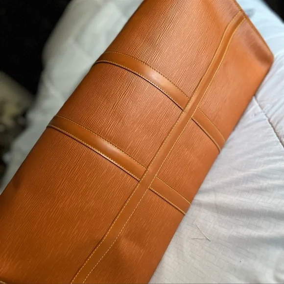 Louis Vuitton Leather Travel Bag - Picture 2 of 13